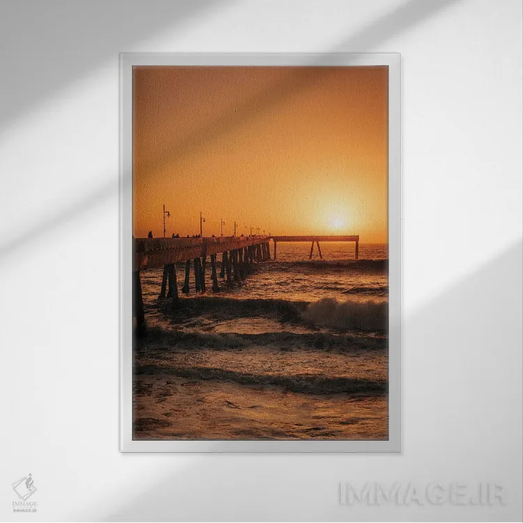 تابلو غروب اسکله پاسیفیکا اثر جان بیلوس - نمای قابدار سفید