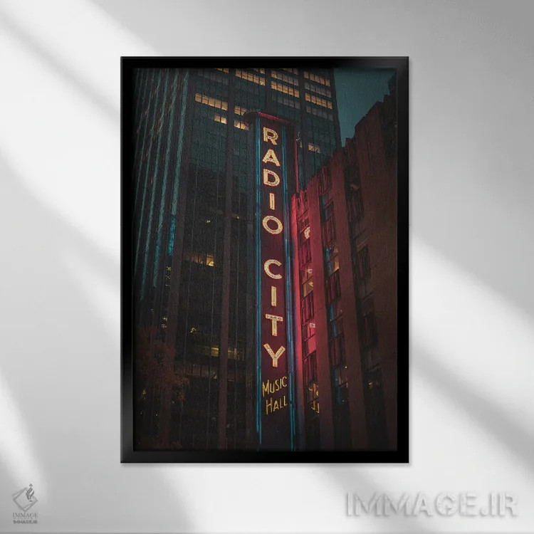 تابلو رادیو سیتی (نیویورک) اثر جان بیلوس - نمای قابدار مشکی