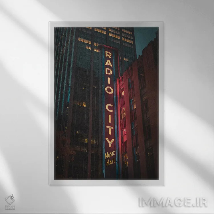 تابلو رادیو سیتی (نیویورک) اثر جان بیلوس - نمای قابدار سفید