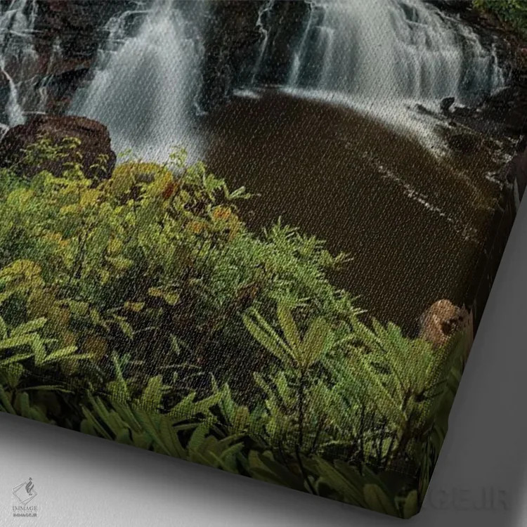 تابلو آبشار بلکواتر I اثر جان بیلوس - نمای نزدیک بافت بوم