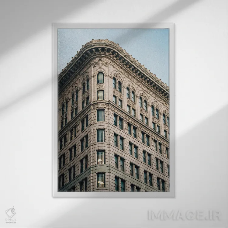 تابلو ساختمان فلتآیرون II اثر جان بیلوس - نمای قابدار سفید