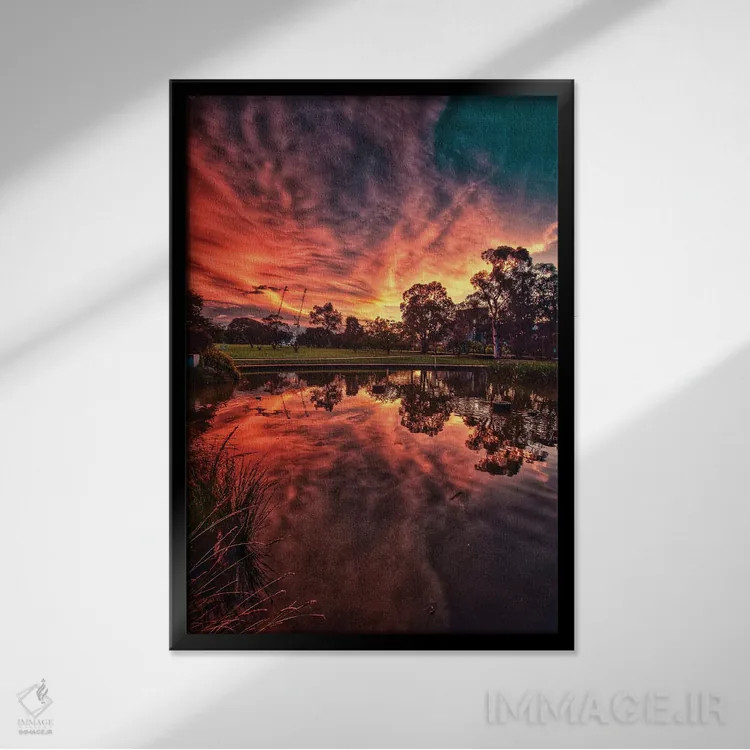 تابلو دریاچهٔ غروب اثر بن مولدر - نمای قابدار مشکی