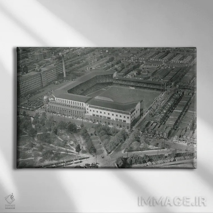 تابلو نمای هوایی از ورزشگاه شیب، بازی اول، سری جهانی، اول اکتبر ۱۹۳۰ اثر عکاس آمریکایی (عنوان عمومی) - نمای روبهرو روی دیوار