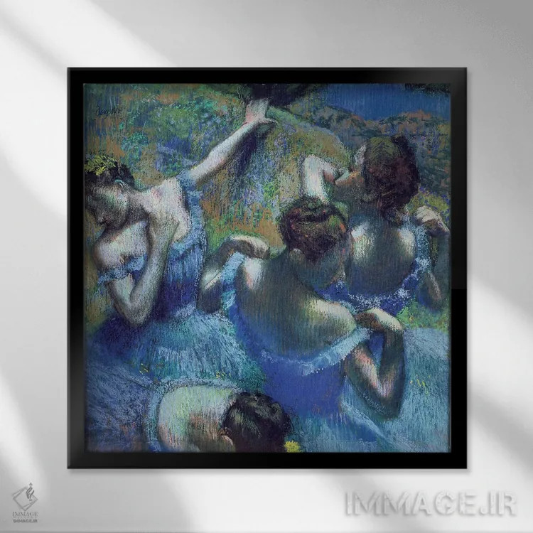 تابلو رقاصان آبی، حدود ۱۸۹۹ اثر ادگار دگا (نقاش و مجسمهساز فرانسوی) - نمای قابدار مشکی