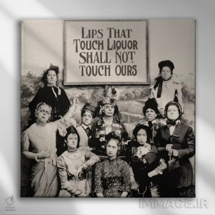 تابلو اعضای انجمن ضدسالن در حال نگه داشتن پلاکارد اثر عکاس آمریکایی (عنوان عمومی) - نمای روبهرو روی دیوار