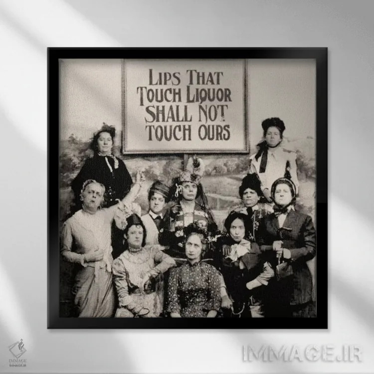 تابلو اعضای انجمن ضدسالن در حال نگه داشتن پلاکارد اثر عکاس آمریکایی (عنوان عمومی) - نمای قابدار مشکی