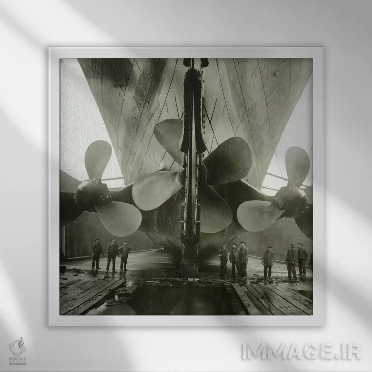 تابلو Belfast, Ireland, 1910-11,پروانههای کشتی تایتانیک در بندر تامپسون گراوینگ، کارخانه هارلند و وولف، بلفاست، ایرلند، ۱۹۱۰-۱۱ اثر عکاس انگلیسی (برچسب هنری) - نمای قابدار سفید