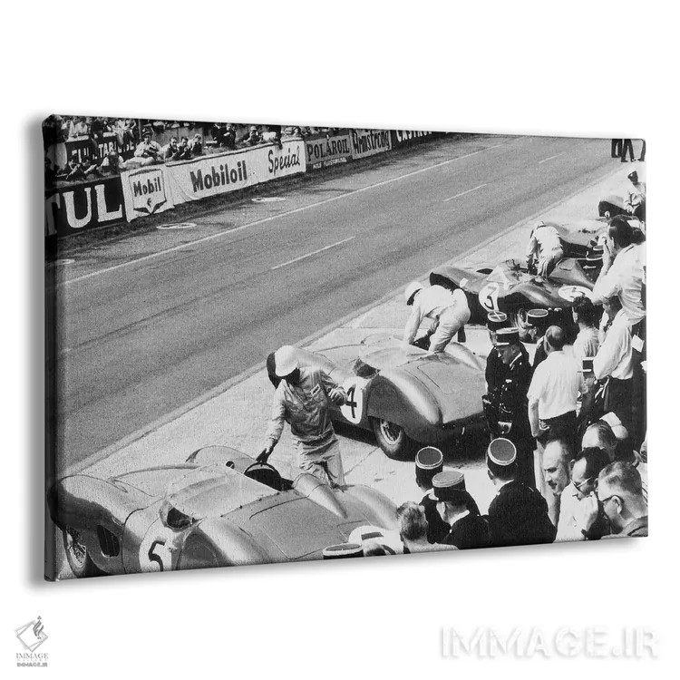 تابلو 24 Hours of Le Mans, France, 1959,روی سالوادوری و استیرلینگ ماس در حال ورود به آستونمارتین DBR1 قبل از شروع مسابقه ۲۴ ساعته لمان، فرانسه، ۱۹۵۹ اثر رو دز آرشیو (آرشیو خیابان) - نمای پرسپکتیو محصول