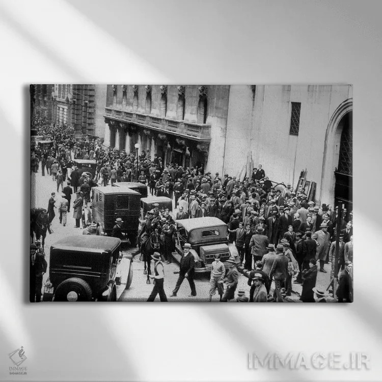 تابلو New York,1929 : on October 29, 1929 : shareholders and investors gathering,سقوط بازار بورس نیویورک، ۲۹ اکتبر ۱۹۲۹؛ تجمع سهامداران و سرمایهگذاران اثر رو دز آرشیو (آرشیو خیابان) - نمای روبهرو روی دیوار