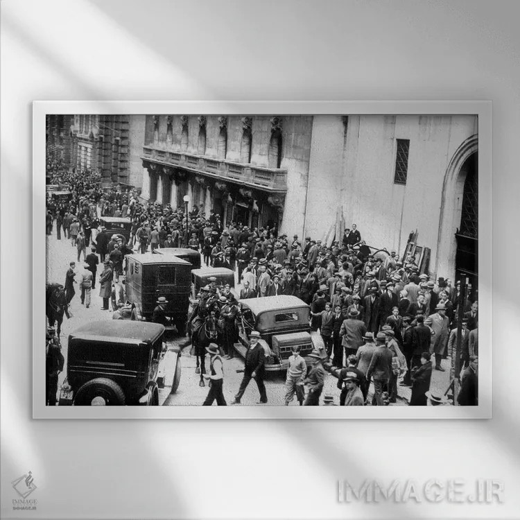 تابلو New York,1929 : on October 29, 1929 : shareholders and investors gathering,سقوط بازار بورس نیویورک، ۲۹ اکتبر ۱۹۲۹؛ تجمع سهامداران و سرمایهگذاران اثر رو دز آرشیو (آرشیو خیابان) - نمای قابدار سفید