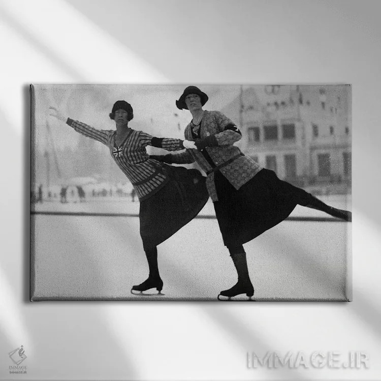 تابلو 1924 Winter Olympic Games. Chamonix, France,اسکیتبازان نمایشی انگلیسی، اثل موکلت و کتلین شاو، بازیهای المپیک زمستانی ۱۹۲۴، شامونی، فرانسه اثر رو دز آرشیو (آرشیو خیابان) - نمای روبهرو روی دیوار