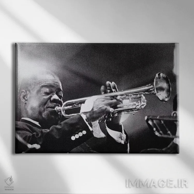 تابلو لوئی آرمسترانگ اثر عکاس آمریکایی (عنوان عمومی) - نمای روبهرو روی دیوار