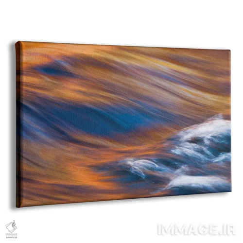 تابلو برداشت نقاشانه از جویبار پرسرعت بازتابدهنده رنگهای پاییزی اثر برندا ثارپ - نمای پرسپکتیو محصول