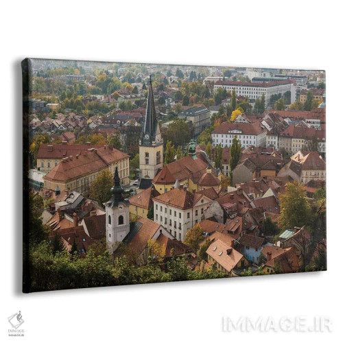 تابلو اسلوونی، لیوبلیانا. نور عصرگاهی بر قلب بافت قدیمی شهر تابیده است اثر برندا ثارپ - نمای پرسپکتیو محصول