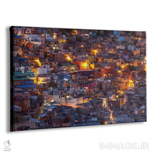 تابلو مکزیک، گواناخواتو. چراغهای خیابان به منظره روستایی گرگ و میش حال و هوا میبخشند اثر برندا ثارپ - نمای پرسپکتیو محصول