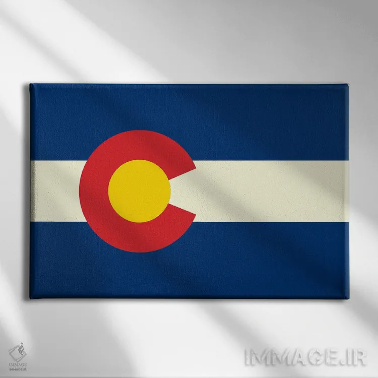 تابلو پرچم کلرادو اثر پرینتهای بنتون پارک (استودیو/گالری هنری) - نمای روبهرو روی دیوار