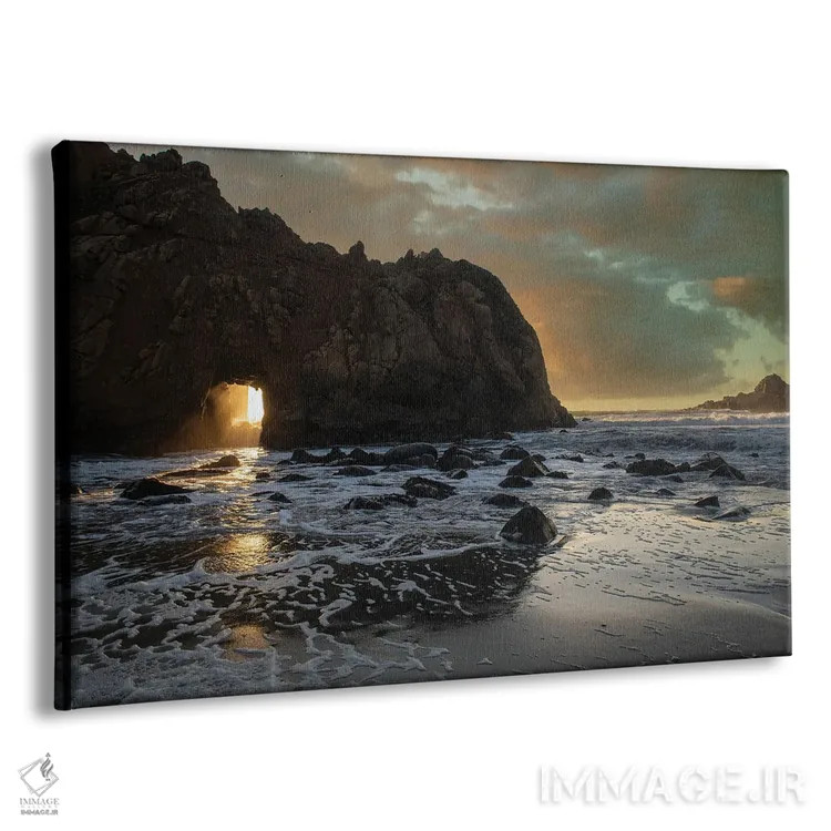 تابلو نور غروب از تونلی در صخره دریایی بیگ سور عبور میکند اثر بتی سدرکوئیست - نمای پرسپکتیو محصول