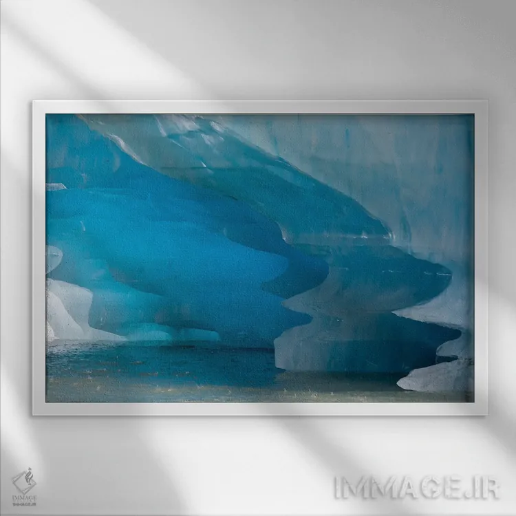 تابلو الگوهای ذوبشدگی روی این کوه یخ در دریاچه شیکز شگفتانگیز هستند اثر بتی سدرکوئیست - نمای قابدار سفید