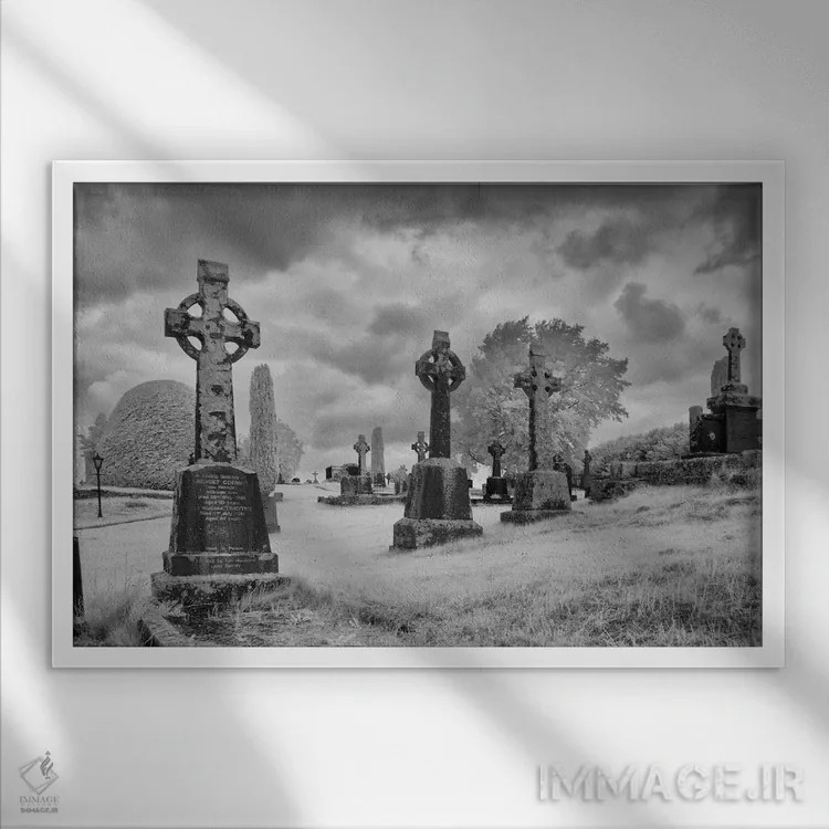 تابلو صلیبهای سلتیک، کانتی میو، ایرلند اثر بتی سدرکوئیست - نمای قابدار سفید