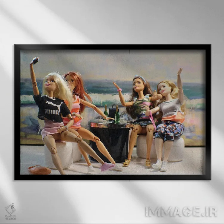 تابلو سلفی ساحلی باربی اثر باربارا شیلد - نمای قابدار مشکی