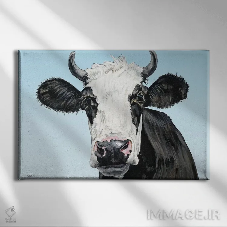 تابلو مُوو (صدای گاو) اثر کلارا باستین - نمای روبهرو روی دیوار