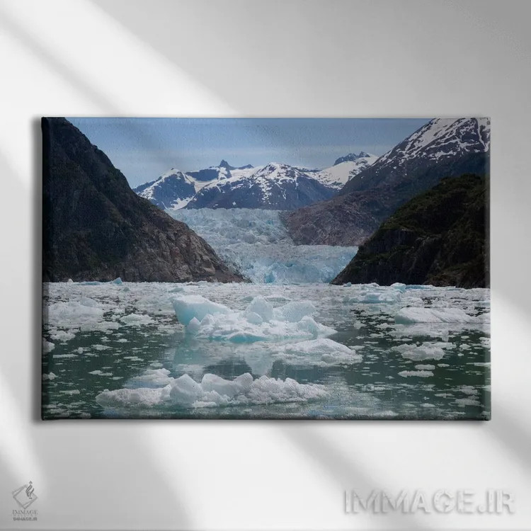 تابلو یخچال طبیعی ساوت ساویر و خلیجی پر از تکههای یخ، منطقهٔ بکر تریسی آرم-فوردز ترور، جنگل ملی تانگاس، آلاسکا اثر ماتیاس برایتر - نمای روبهرو روی دیوار