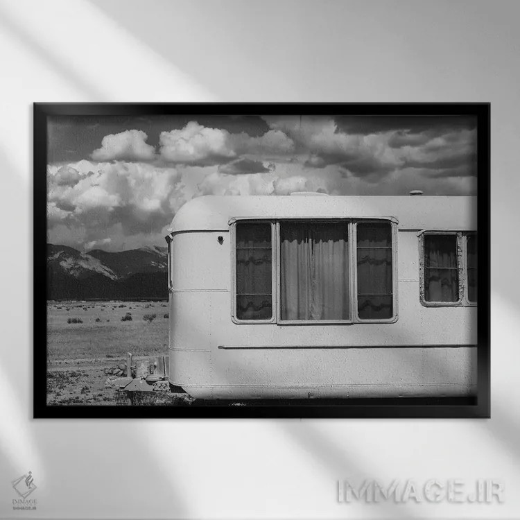 تابلو تریلر ایرستریم نیومکزیکو ۱۰ اثر بثانی یانگ - نمای قابدار مشکی