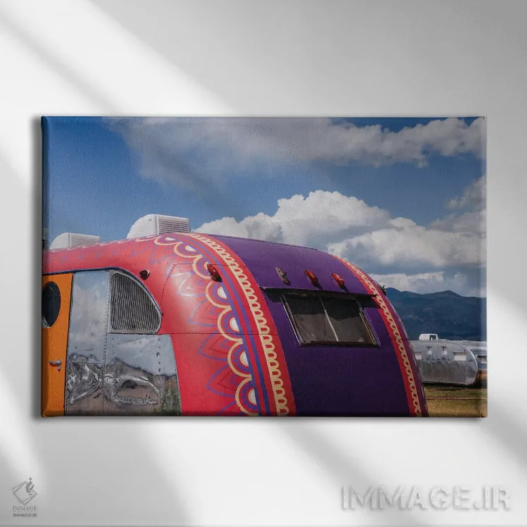 تابلو تریلر ایرستریم نیومکزیکو اثر بثانی یانگ - نمای روبهرو روی دیوار