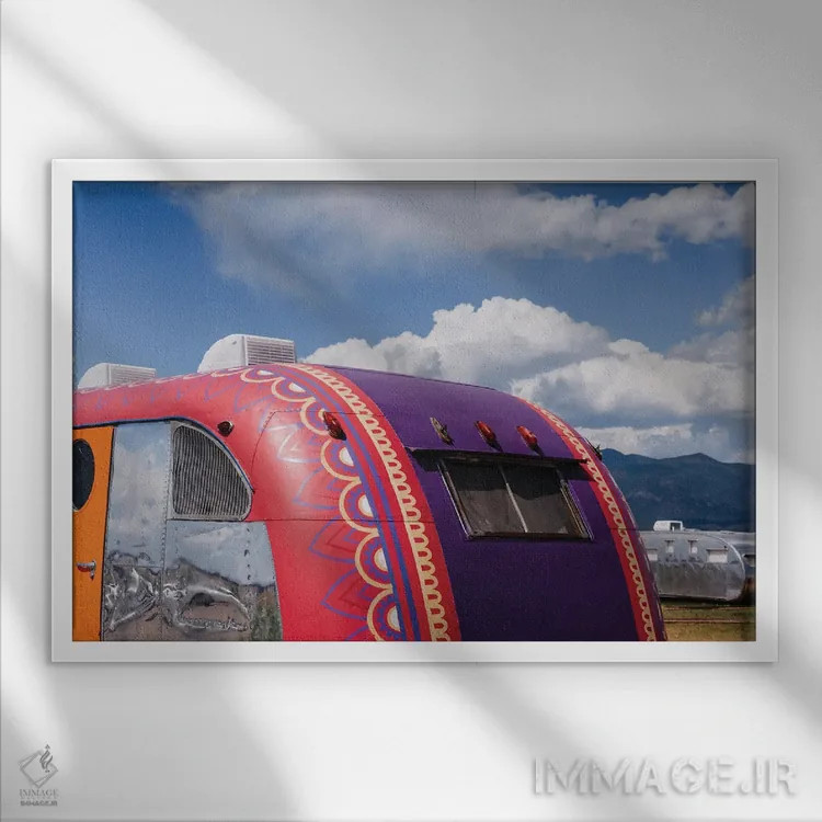 تابلو تریلر ایرستریم نیومکزیکو اثر بثانی یانگ - نمای قابدار سفید