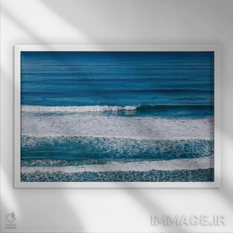 تابلو موجسواری در کالیفرنیا VII اثر بثانی یانگ - نمای قابدار سفید