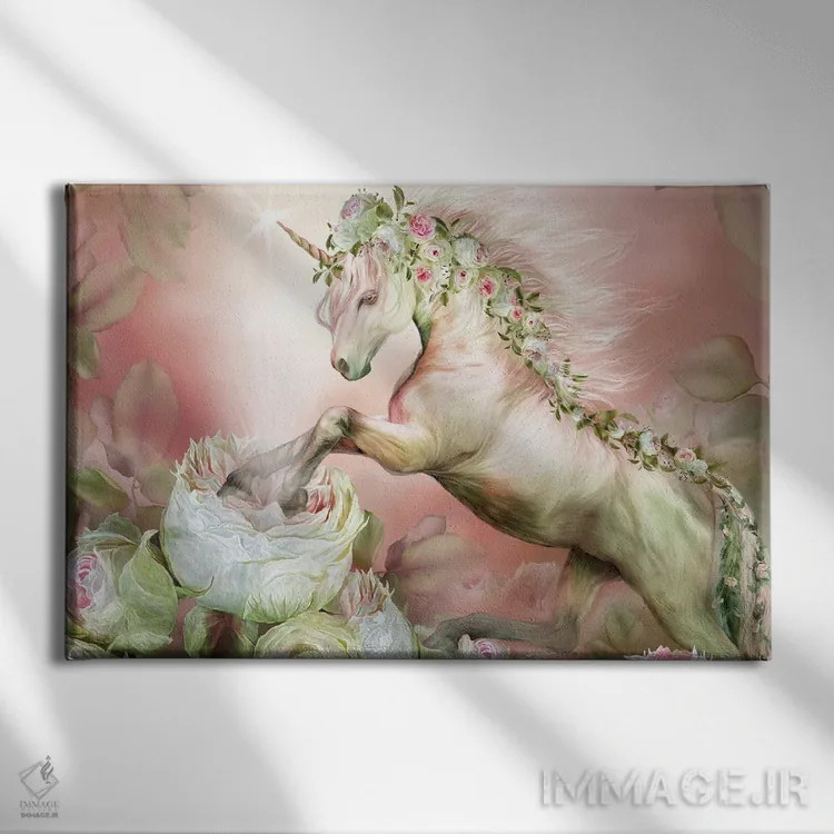 تابلو تکشاخ و یک گل رز اثر کارول کاوالاریس - نمای روبهرو روی دیوار