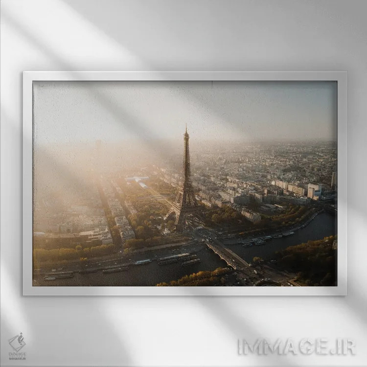 تابلو بانوی آهنین اثر آندریا کاروزو - نمای قابدار سفید