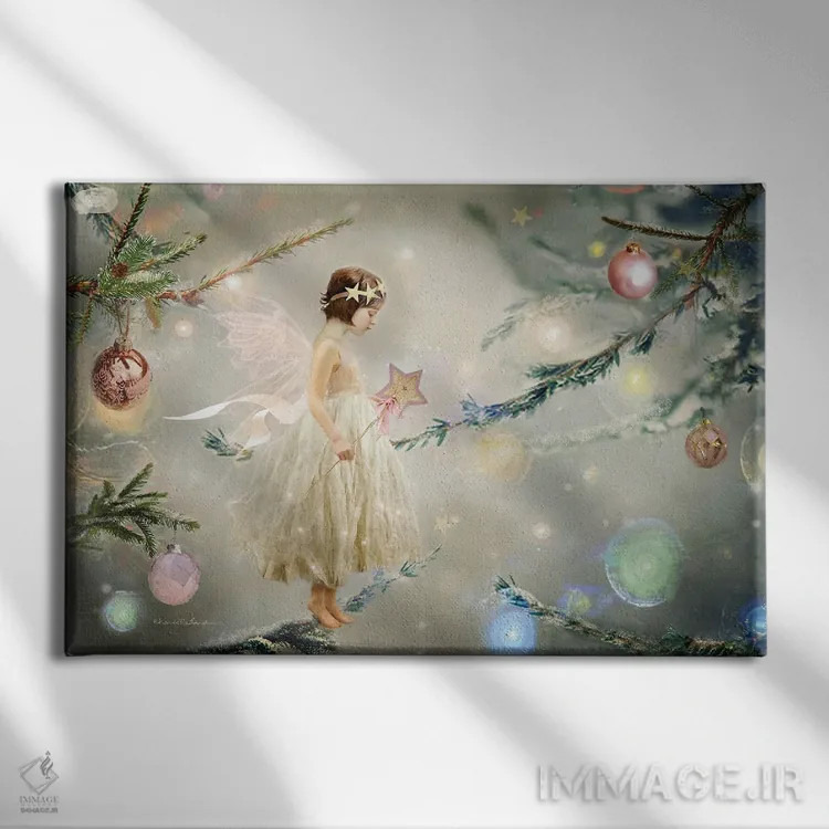 تابلو فرشتهٔ درخت کریسمس اثر شارلوت بیرد - نمای روبهرو روی دیوار