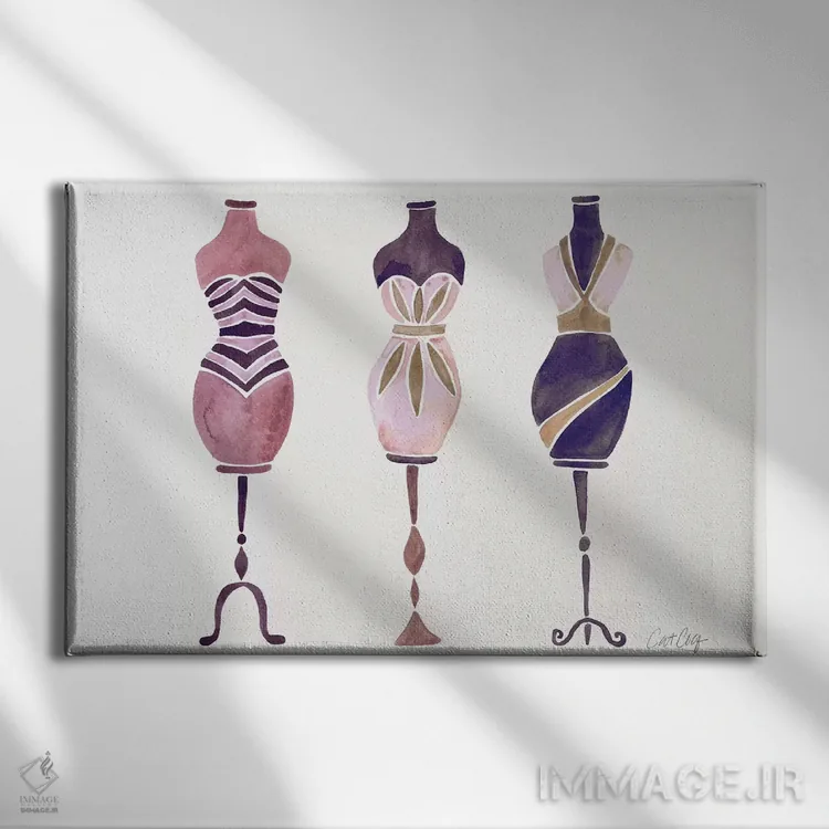تابلو سه پیراهن بنفش ملایم (موو) اثر کت کوکیلت - نمای روبهرو روی دیوار