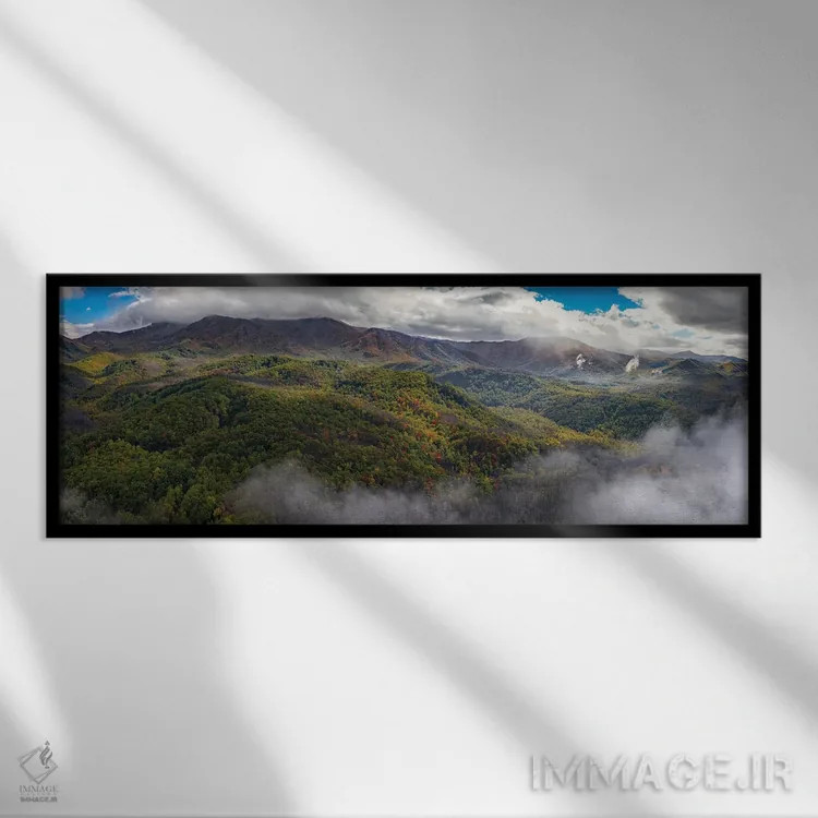 تابلو مه نشسته بر اسموکیز اثر عکاسی جاناتان راس - نمای قابدار مشکی