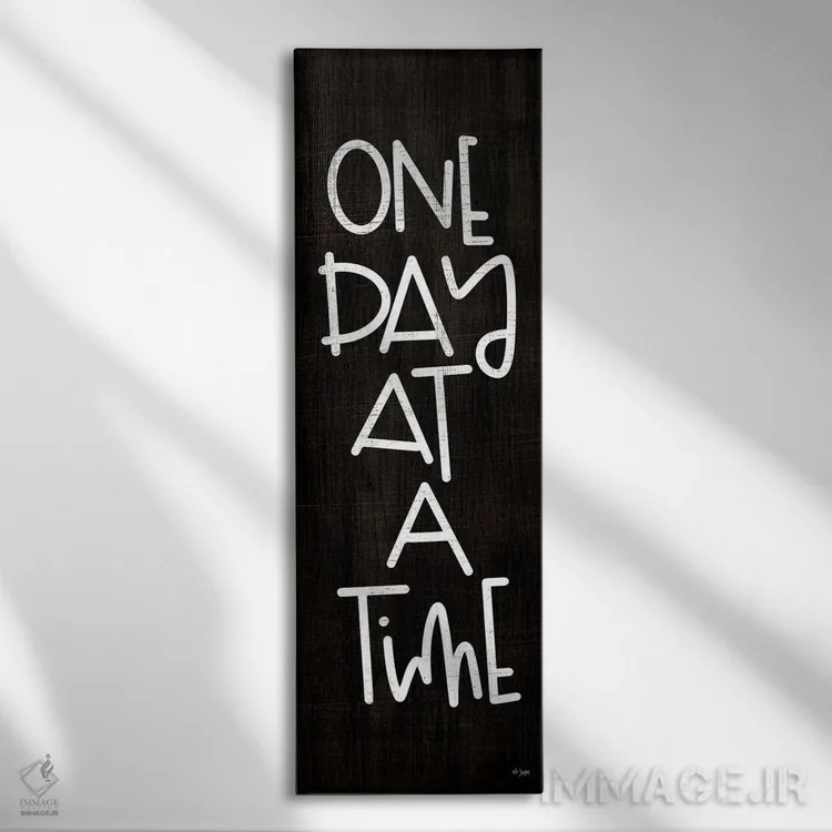 تابلو یک روز در میان (یا: هر بار یک روز) اثر جکسون بلوار (برند هنری) - نمای روبهرو روی دیوار