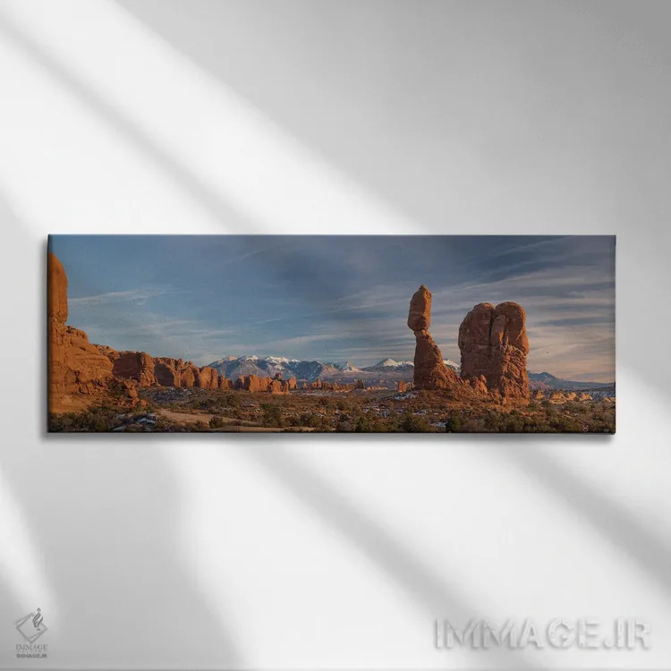 تابلو Utah. Panoramic image of Balanced Rock at sunset, Arches National Park.,ایالات متحده، یوتا. تصویر پانوراما از سنگ متعادل در غروب، پارک ملی آرچز اثر جودیت زیمرمن - نمای روبهرو روی دیوار