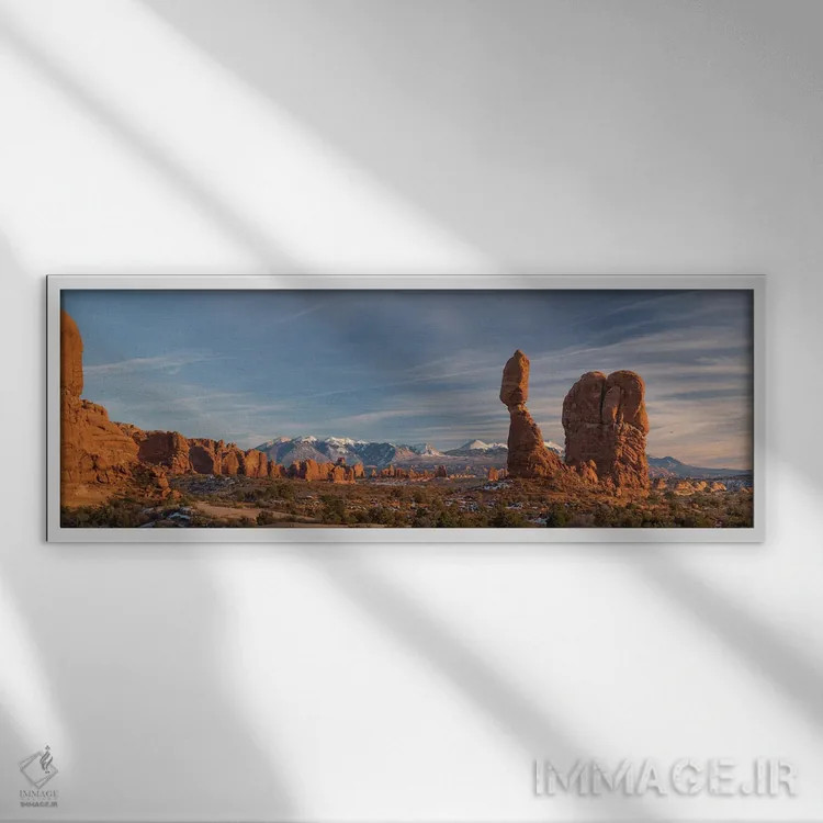 تابلو Utah. Panoramic image of Balanced Rock at sunset, Arches National Park.,ایالات متحده، یوتا. تصویر پانوراما از سنگ متعادل در غروب، پارک ملی آرچز اثر جودیت زیمرمن - نمای قابدار سفید