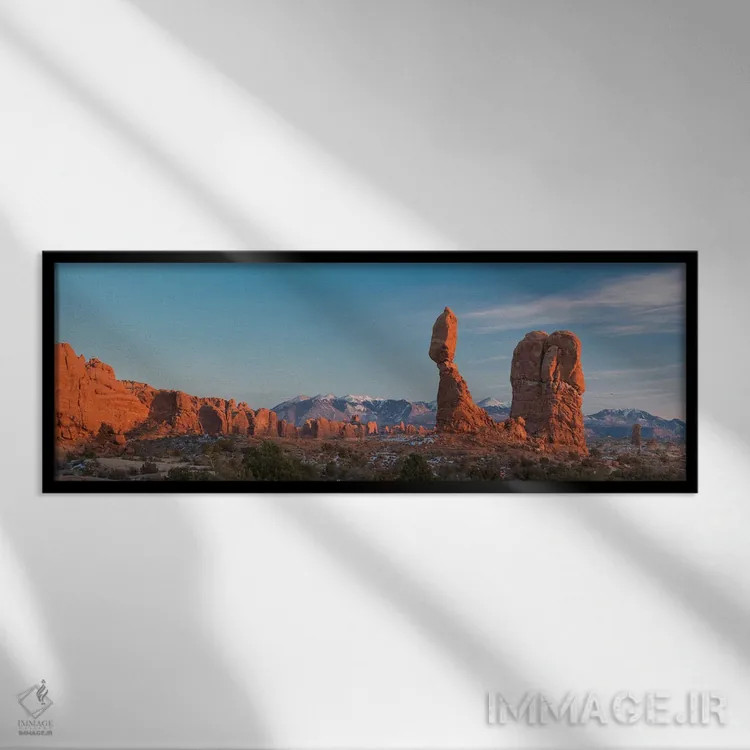 تابلو Utah. Balanced rock at sunset, Arches National Park.,ایالات متحده، یوتا. سنگ متعادل در غروب آفتاب، پارک ملی آرچز اثر جودیت زیمرمن - نمای قابدار مشکی