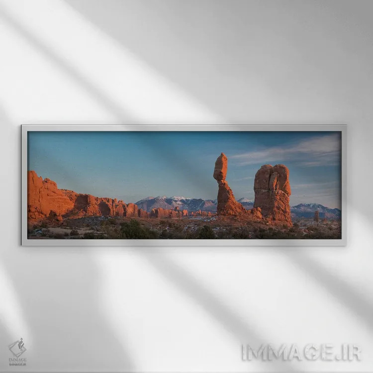 تابلو Utah. Balanced rock at sunset, Arches National Park.,ایالات متحده، یوتا. سنگ متعادل در غروب آفتاب، پارک ملی آرچز اثر جودیت زیمرمن - نمای قابدار سفید