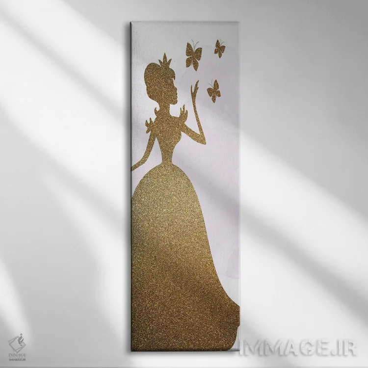 تابلو یک شاهزاده خانم I اثر کیمبرلی آلن - نمای روبهرو روی دیوار