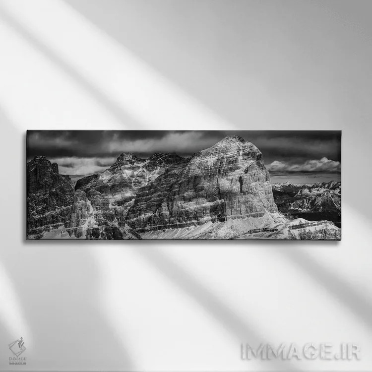 تابلو توفانه، دولومیت، ایتالیا (سیاه و سفید) اثر میکولاج گوسپودرک - نمای روبهرو روی دیوار