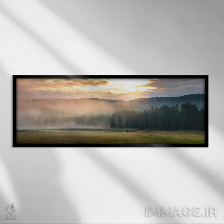 تابلو طلوع خورشید در چمنزار اثر لوکاس مور - نمای قابدار مشکی