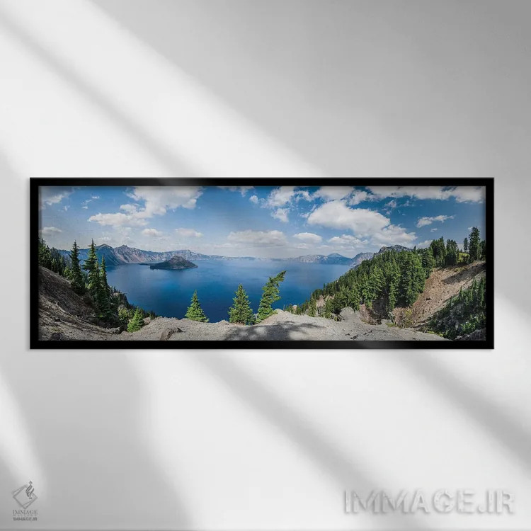 تابلو پانورامای آبی دریاچه دهانه آتشفشان اثر لوکاس مور - نمای قابدار مشکی