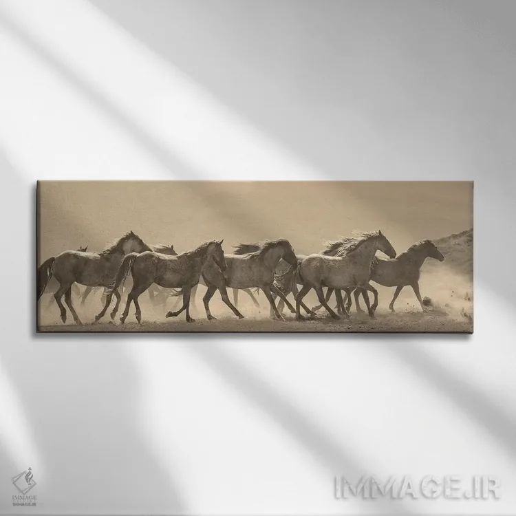 تابلو رژهٔ اسبها اثر سالی لیندن - نمای روبهرو روی دیوار