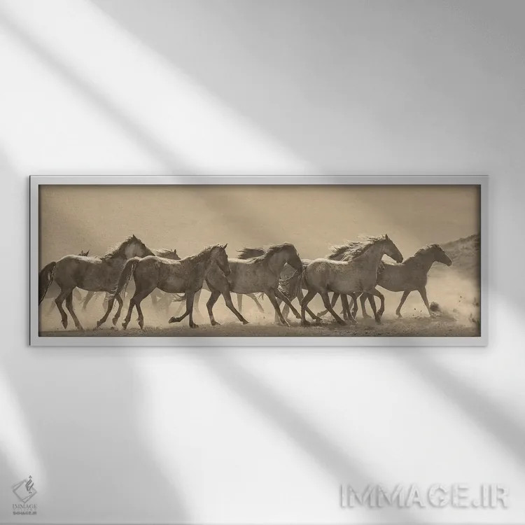 تابلو رژهٔ اسبها اثر سالی لیندن - نمای قابدار سفید