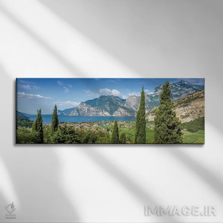 تابلو نمای پانورامای بهشتی از دریاچه گاردا اثر ملانی ویولا - نمای روبهرو روی دیوار
