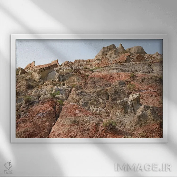 تابلو هودوها (ستونهای سنگی طبیعی) اثر برایان ولف - نمای قابدار سفید