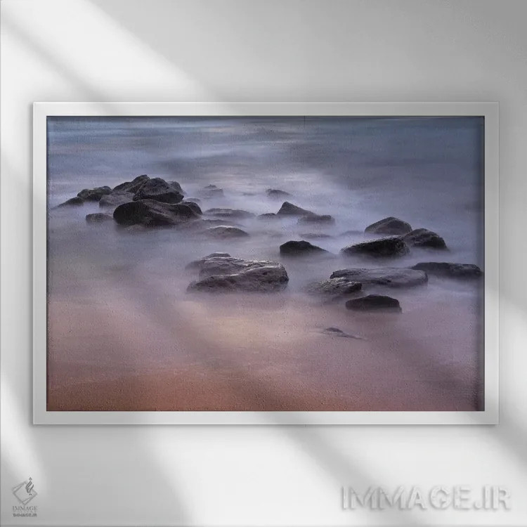 تابلو ساحل صبحگاهی اثر برایان ولف - نمای قابدار سفید