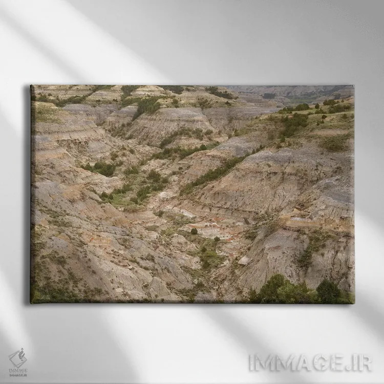 تابلو سرزمینهای بَد داکوتای شمالی اثر برایان ولف - نمای روبهرو روی دیوار